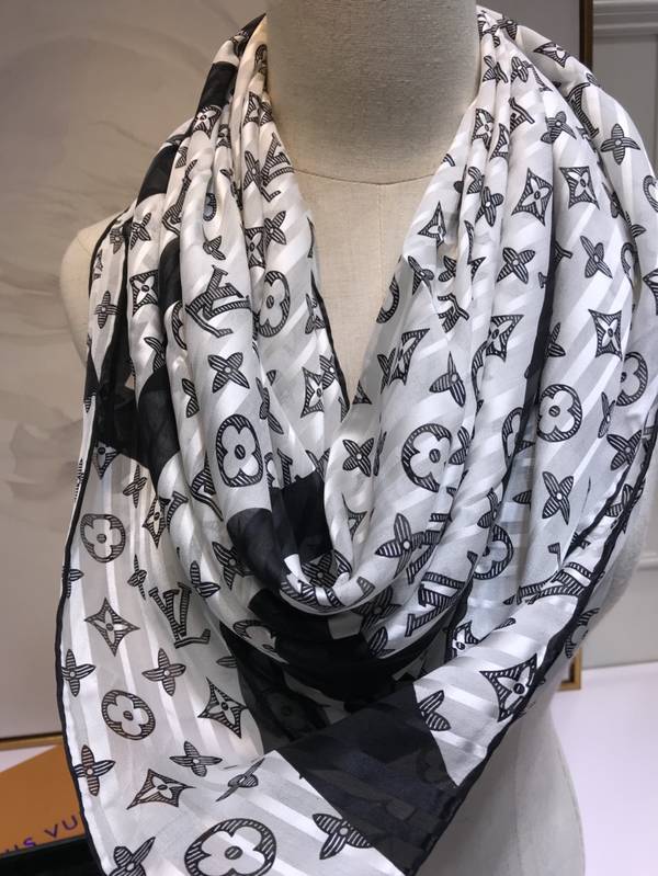 Louis Vuitton Scarf LVC00595